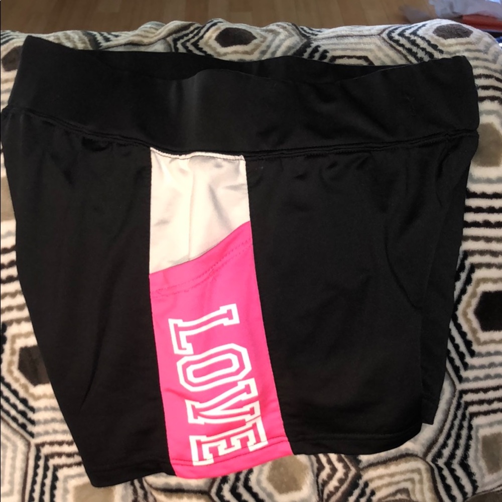 Shorts with side pocket